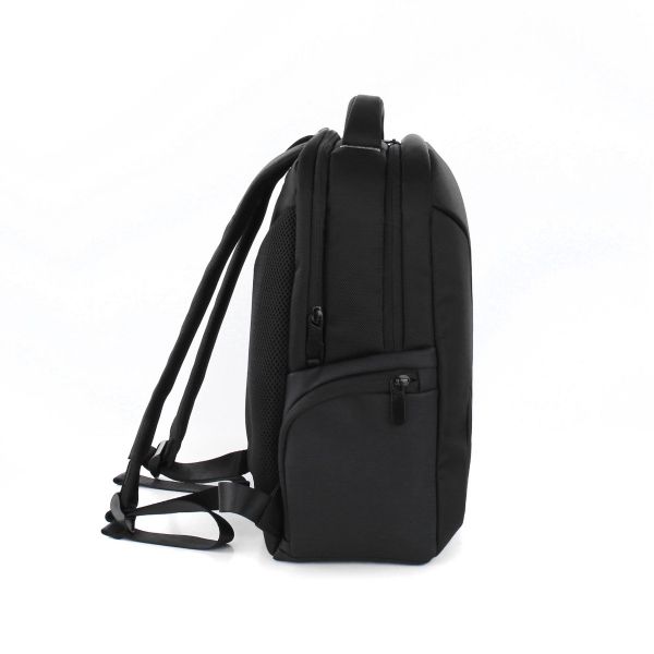 Roncato laptop bag with smart packing options