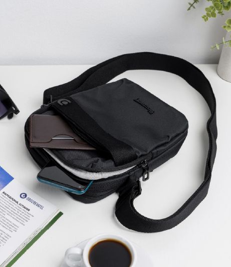 Downtown Utility Bag Size 8.5 Inch RFID Travel Accessories from Discovery D00912